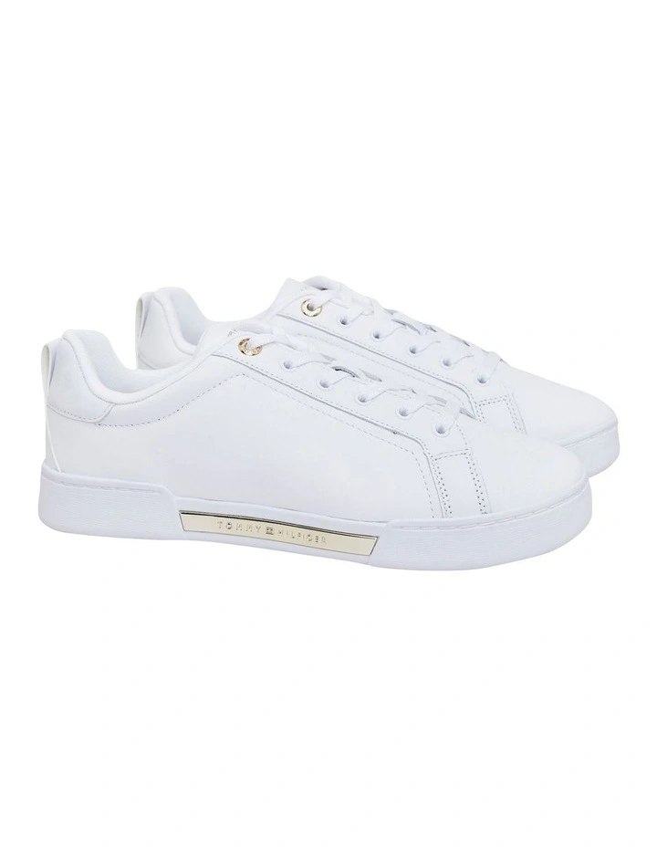 Chic Court Sneaker in White