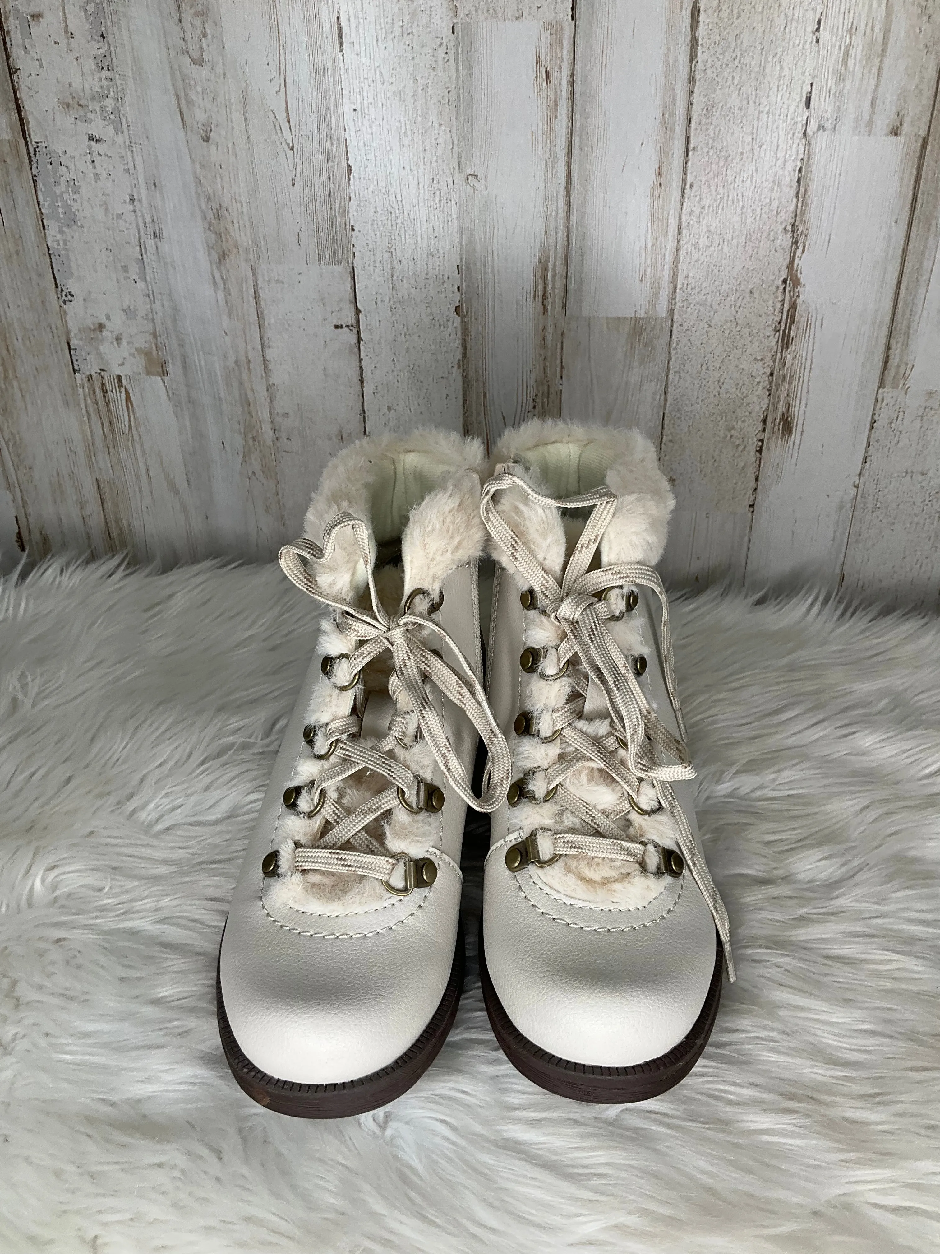 White Boots Ankle Heels Earth, Size 6.5